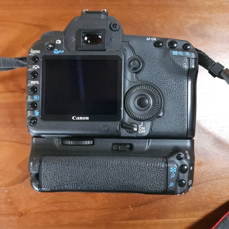 Canon EOS5D markⅡ（カメラ）の商品画像 - 査定依頼日：2026年3月28日 - 最高査定価格：20,000円