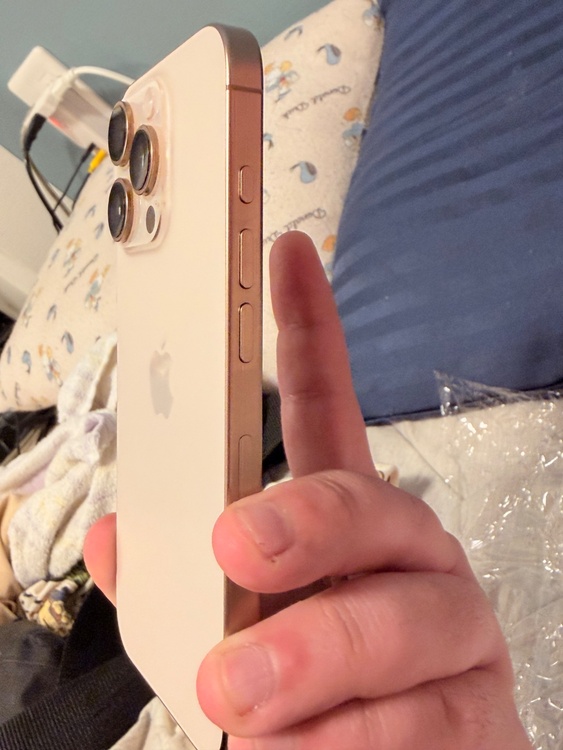 iPhone16Pro（スマホ）の商品画像 - 査定依頼日：2026年1月18日 - 最高査定価格：113,000円