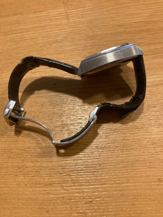 タグホイヤーモナコCW2111（高級時計）の商品画像 - 査定依頼日：2023年8月19日 - 最高査定価格：230,000円