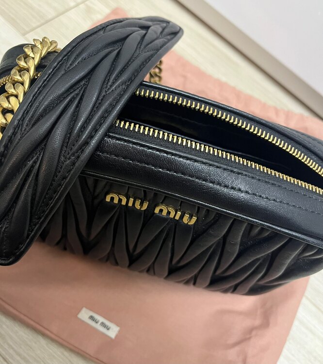 ミュウミュウ  （ブランドバッグ）の商品画像 - 査定依頼日：2025年2月23日 - 最高査定価格：60,000円