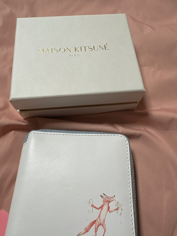 財布　メゾンキツネ　maison kitune（古着・ファッション）の商品画像 - 査定依頼日：2025年2月8日 - 最高査定価格：20,000円