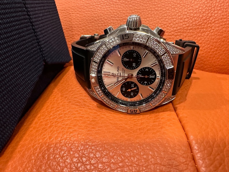 クロノマットB01 ブティック限定（高級時計）の商品画像 - 査定依頼日：2026年2月10日 - 最高査定価格：1,000,000円