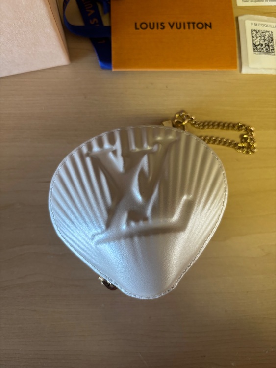 ルイヴィトン　貝殻　チャーム　コインケース　小物入れ　M82409　日本未発売（ブランド財布・小物）の商品画像 - 査定依頼日：2025年10月23日 - 最高査定価格：50,000円