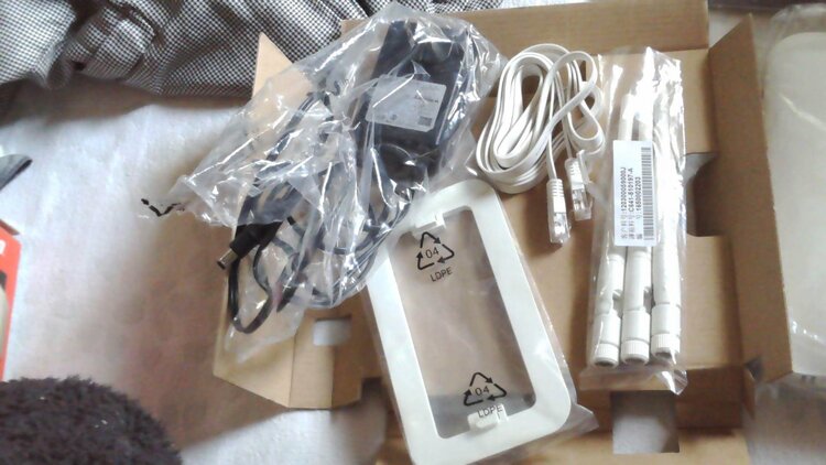 WIFIルーターWSR-1900HP3　ホワイト（PC・タブレット）の商品画像 - 査定依頼日：2026年1月26日 - 最高査定価格：2,000円