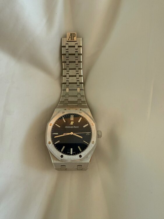 オーデマピゲ ロイヤルオーク 15503b（高級時計）の商品画像 - 査定依頼日：2025年4月28日 - 最高査定価格：8,800,000円