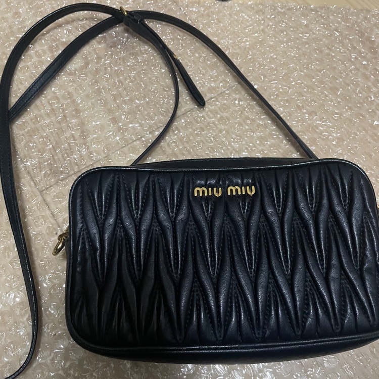 ミュウミュウ  （ブランドバッグ）の商品画像 - 査定依頼日：2026年3月16日 - 最高査定価格：70,000円