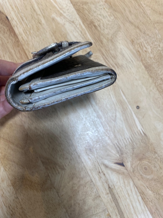 財布（ブランド財布・小物）の商品画像 - 査定依頼日：2026年4月4日 - 最高査定価格：2,000円