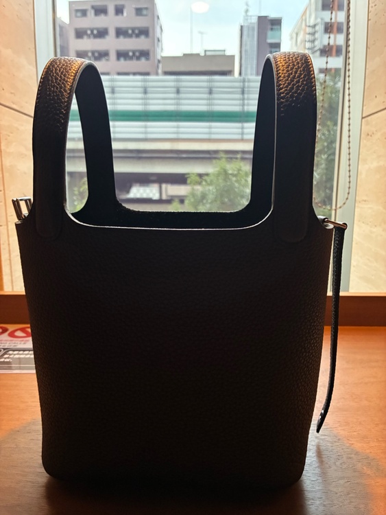 ピコタンロックPMトリヨンクレマンス  ノワール  K刻印（ブランドバッグ）の商品画像 - 査定依頼日：2026年4月17日 - 最高査定価格：750,000円