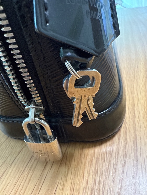 ルイヴィトン エピ （ブランドバッグ）の商品画像 - 査定依頼日：2025年6月8日 - 最高査定価格：160,000円