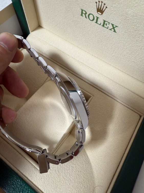 ロレックス GMTマスター 126710blr（高級時計）の商品画像 - 査定依頼日：2025年6月9日 - 最高査定価格：2,880,000円