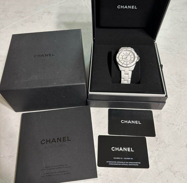 J12 キャリバー12.1, 38MM（高級時計）の商品画像 - 査定依頼日：2025年3月15日 - 最高査定価格：600,000円