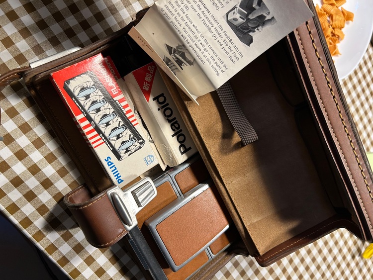 ポラロイドカメラ（カメラ）の商品画像 - 査定依頼日：2025年10月15日 - 最高査定価格：10,000円