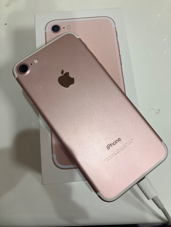 iPhone iPhone7 128GB au（スマホ）の商品画像 - 査定依頼日：2026年8月5日 - 最高査定価格：1,500円