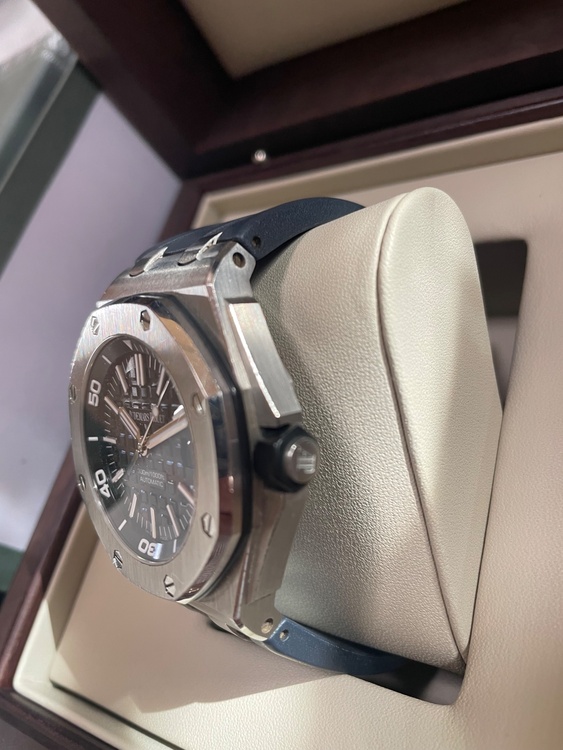 オーデマピゲ ロイヤルオークオフショア 1570（高級時計）の商品画像 - 査定依頼日：2026年2月19日 - 最高査定価格：2,550,000円