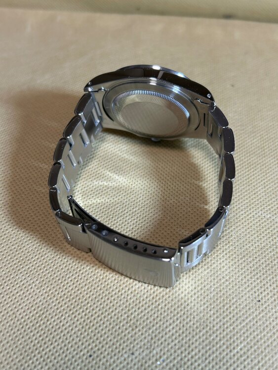 ロレックス エクスプローラー 1657（高級時計）の商品画像 - 査定依頼日：2025年3月8日 - 最高査定価格：1,150,000円