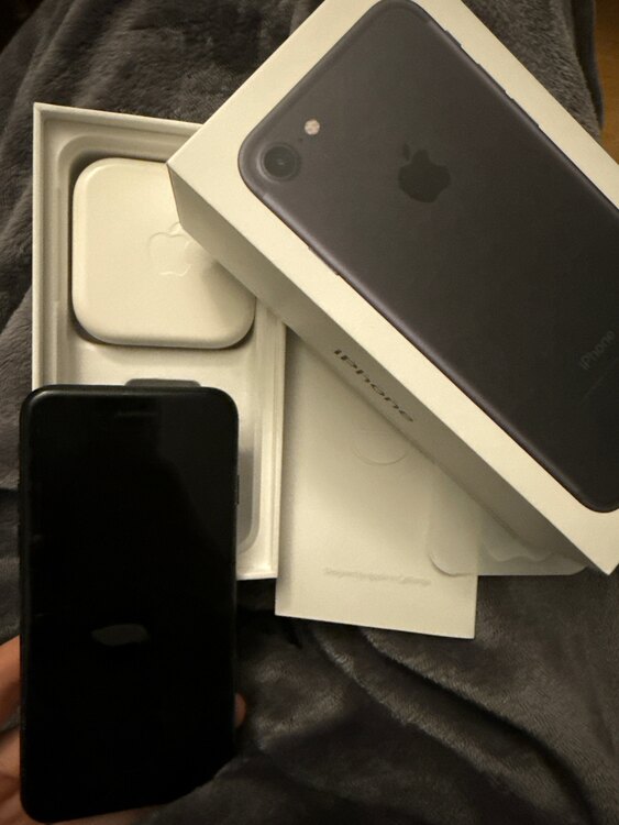 iPhone7 32GB ブラック（スマホ）の商品画像 - 査定依頼日：2025年2月4日 - 最高査定価格：4,000円