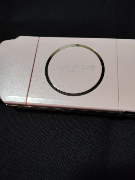 PSPピンク（ゲーム機本体・ゲームソフト）の商品画像 - 査定依頼日：2025年8月21日 - 最高査定価格：5,000円