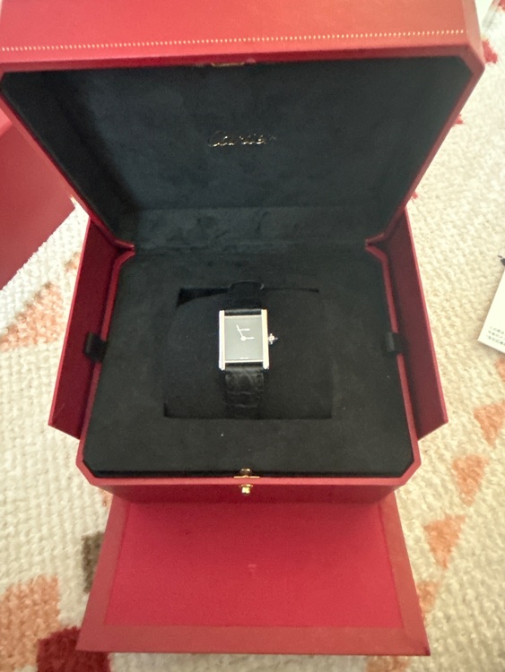 カルティエ タンク WSTA007（高級時計）の商品画像 - 査定依頼日：2025年11月7日 - 最高査定価格：430,000円