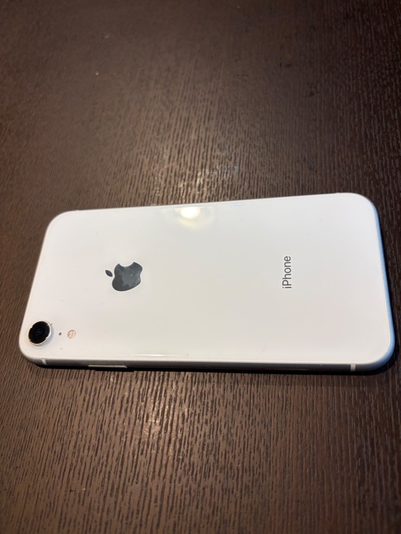 iPhoneXR 64GB au（スマホ）の商品画像 - 査定依頼日：2026年3月7日 - 最高査定価格：14,000円