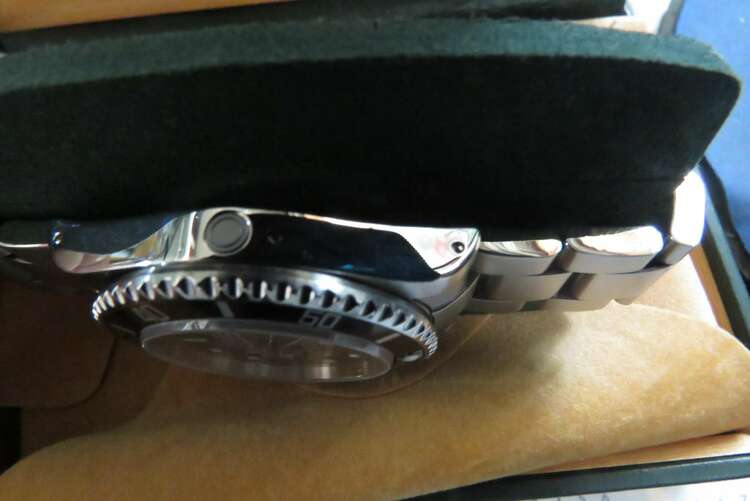 ロレックス シードゥエラー 1660（高級時計）の商品画像 - 査定依頼日：2024年12月27日 - 最高査定価格：1,350,000円