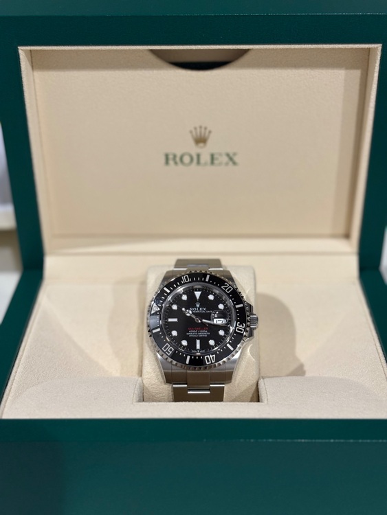 ロレックス シードゥエラー 12660（高級時計）の商品画像 - 査定依頼日：2025年6月17日 - 最高査定価格：1,800,000円