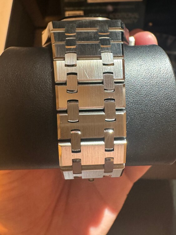 ロイヤルオーク　37mm グレー（高級時計）の商品画像 - 査定依頼日：2025年2月25日 - 最高査定価格：5,300,000円