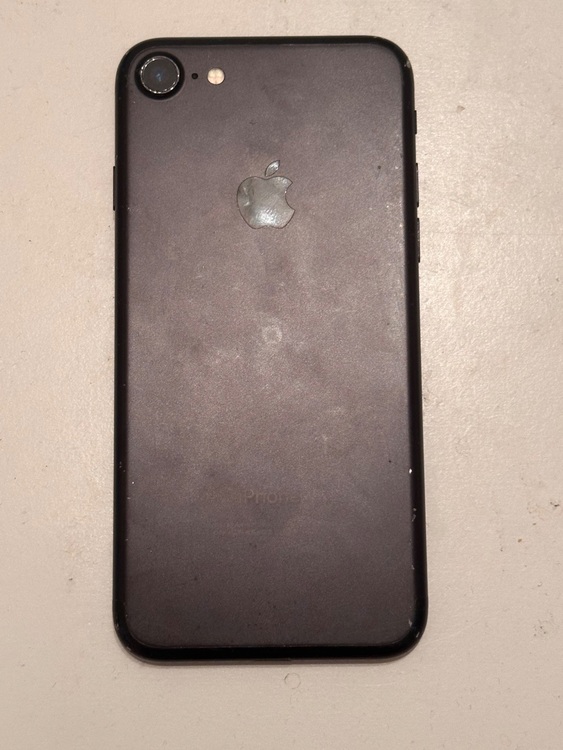 iPhone7（スマホ）の商品画像 - 査定依頼日：2025年9月5日 - 最高査定価格：2,500円