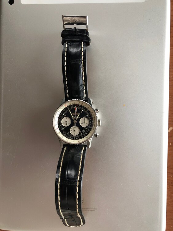 ブライトリング ナビタイマー A2332（高級時計）の商品画像 - 査定依頼日：2025年4月6日 - 最高査定価格：480,000円