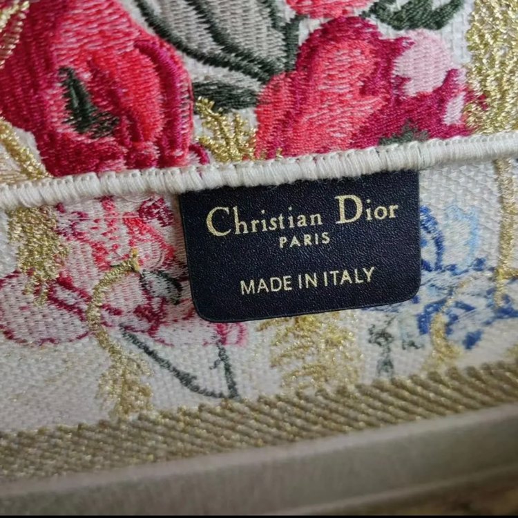 ブックトート 花柄（ブランドバッグ）の商品画像 - 査定依頼日：2023年9月1日 - 最高査定価格：300,000円