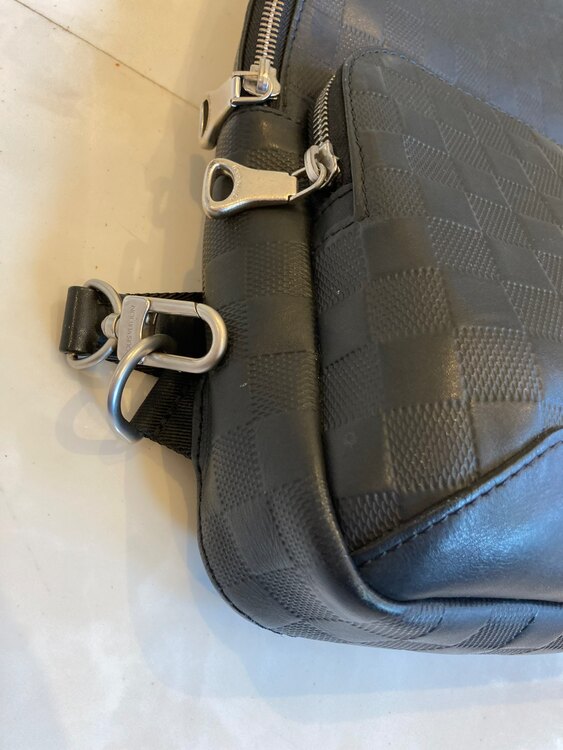 ルイヴィトン ダミエアンフィニ アヴェニュ スリングバッグ ボディバッグ（ブランドバッグ）の商品画像 - 査定依頼日：2024年3月30日 - 最高査定価格：180,000円