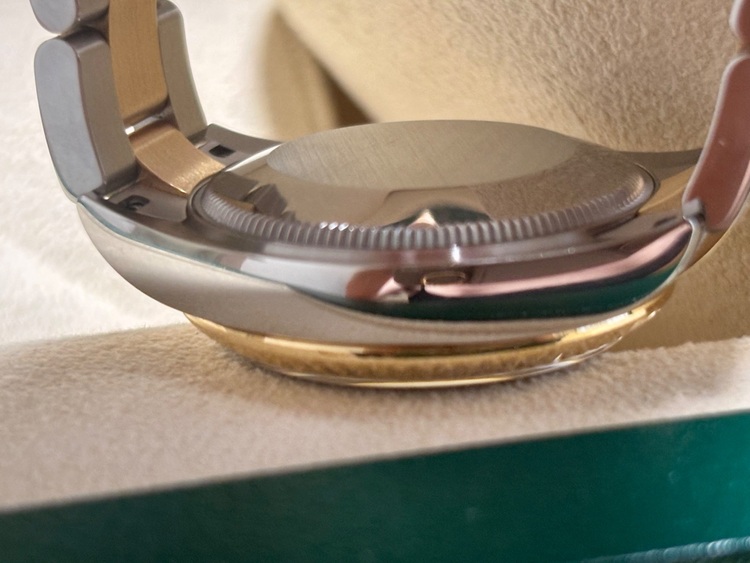 デイトジャスト31 フローラルモチーフ（高級時計）の商品画像 - 査定依頼日：2025年7月22日 - 最高査定価格：2,200,000円