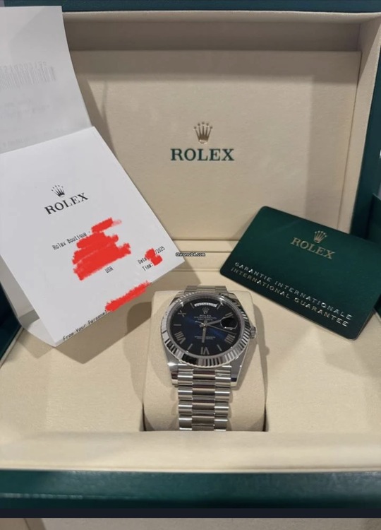 デイデイト40 フルーテッド プラチナ ブルーオンブレ（高級時計）の商品画像 - 査定依頼日：2026年4月22日 - 最高査定価格：12,700,000円