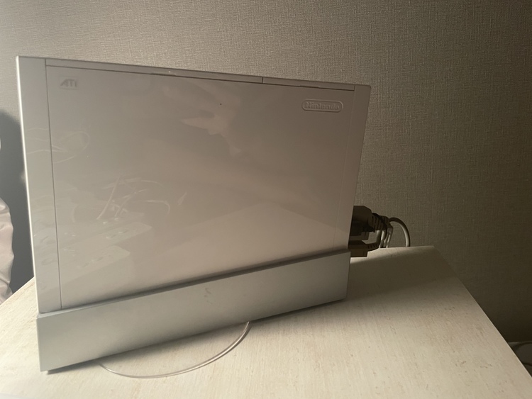 Wii本体 リモコン ヌンチャク カセット（ゲーム機本体・ゲームソフト）の商品画像 - 査定依頼日：2022年5月9日 - 最高査定価格：1,180円