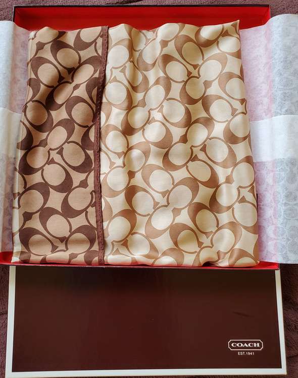 COACH スカーフ（ブランド財布・小物）の商品画像 - 査定依頼日：2023年5月16日 - 最高査定価格：3,000円