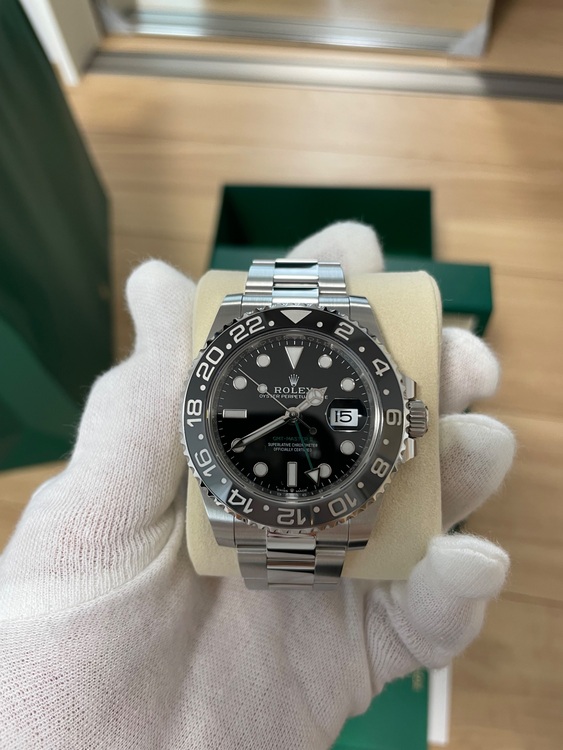 ロレックス GMTマスター 126710grn（高級時計）の商品画像 - 査定依頼日：2025年7月23日 - 最高査定価格：2,760,000円