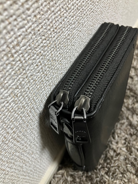 COACHダブルファスナー長財布（ブランドバッグ）の商品画像 - 査定依頼日：2026年1月28日 - 最高査定価格：2,500円