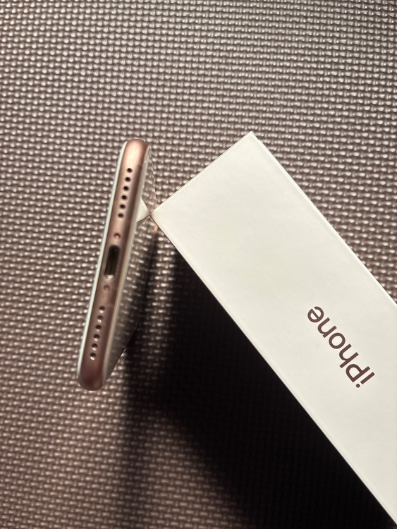 iPhone8 64GB Softbank（スマホ）の商品画像 - 査定依頼日：2026年2月15日 - 最高査定価格：7,000円