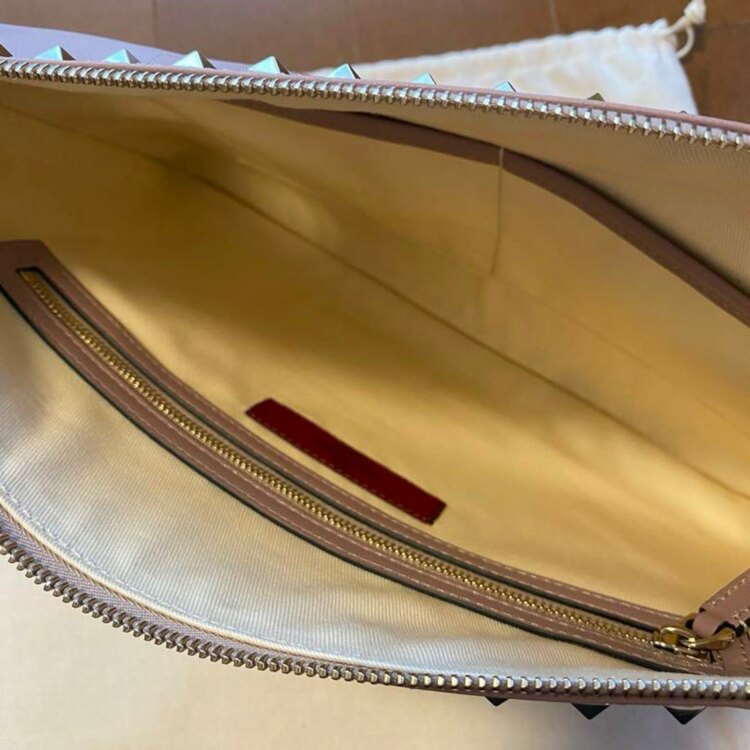 ヴァレンティノ　クラッチ（ブランドバッグ）の商品画像 - 査定依頼日：2025年4月6日 - 最高査定価格：15,000円