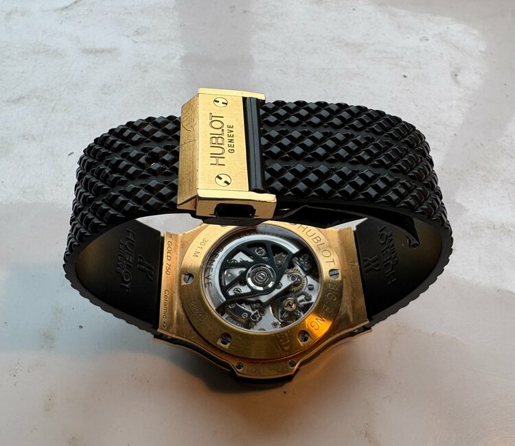 ウブロ ビックバン ゴールド 301.PX.130.RX ブラック文字盤（高級時計）の商品画像 - 査定依頼日：2026年4月1日 - 最高査定価格：2,100,000円