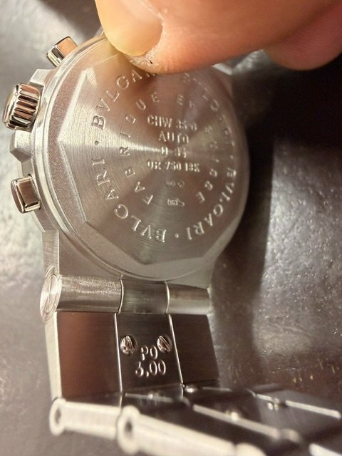 100434 W CH35 WGL WGL WHITE AUTO DATE ホワイトゴールドディアゴノスポーツ（高級時計）の商品画像 - 査定依頼日：2026年9月25日 - 最高査定価格：2,500,000円