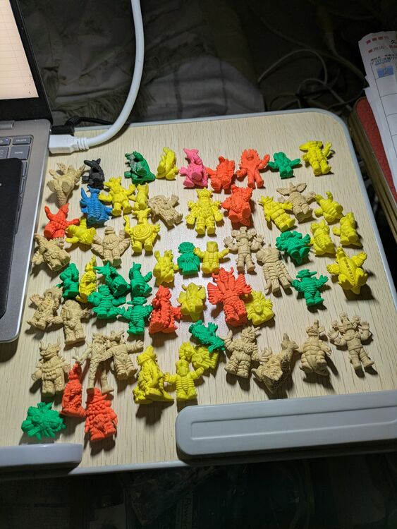 怪獣多数（その他のおもちゃ）の商品画像 - 査定依頼日：2025年10月31日 - 最高査定価格：1,400円