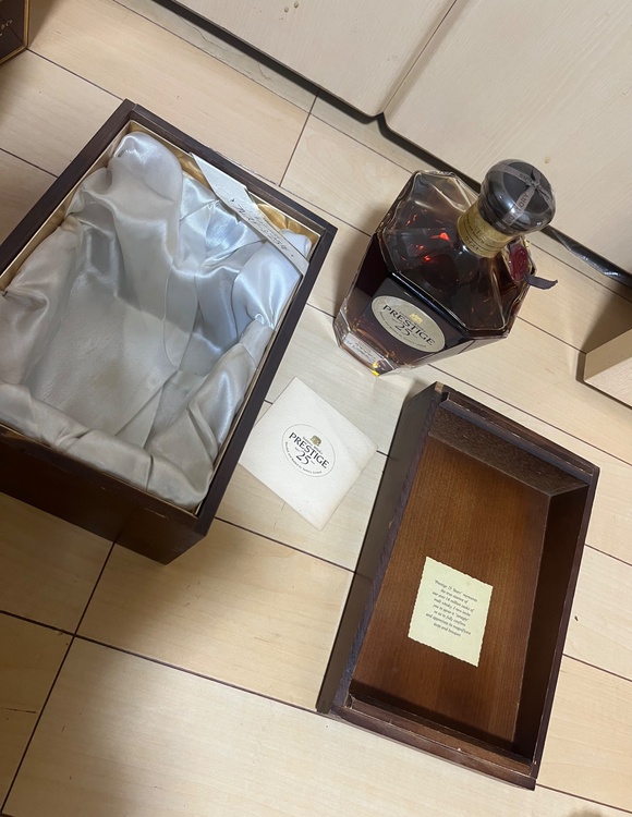 サントリーブレンデッドウィスキープレステージ25年　山崎蒸留所（お酒）の商品画像 - 査定依頼日：2026年3月24日 - 最高査定価格：102,000円