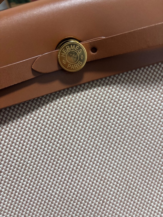 エールバックジップ31（ブランドバッグ）の商品画像 - 査定依頼日：2025年9月18日 - 最高査定価格：320,000円