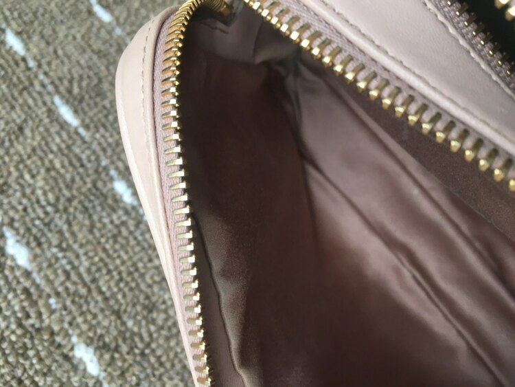 ミュウミュウ  （ブランドバッグ）の商品画像 - 査定依頼日：2025年4月28日 - 最高査定価格：52,000円