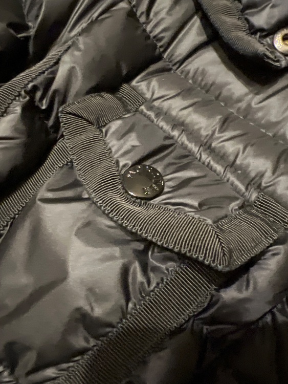 モンクレール　エルミンヌ（古着・ファッション）の商品画像 - 査定依頼日：2025年10月23日 - 最高査定価格：50,000円