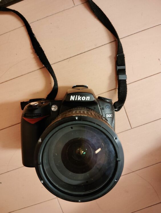 nikon D90（カメラ）の商品画像 - 査定依頼日：2025年10月6日 - 最高査定価格：1,000円