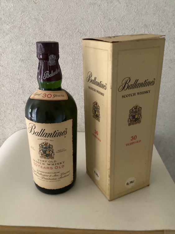 バレンタイン30年（お酒）の商品画像 - 査定依頼日：2026年8月9日 - 最高査定価格：32,000円