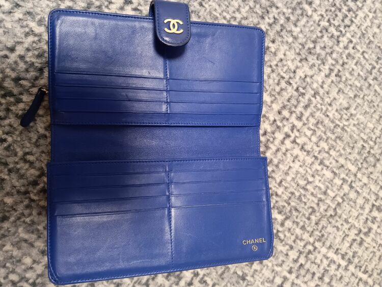 不明（ブランド財布・小物）の商品画像 - 査定依頼日：2025年10月29日 - 最高査定価格：25,000円