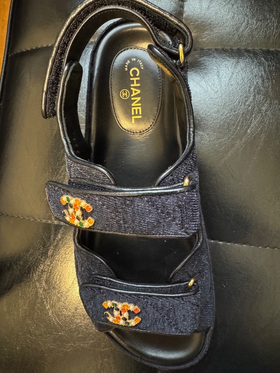 CHANELシャネルネイビーフットベットサンダル ネイビー レディース（古着・ファッション）の商品画像 - 査定依頼日：2025年9月17日 - 最高査定価格：40,000円