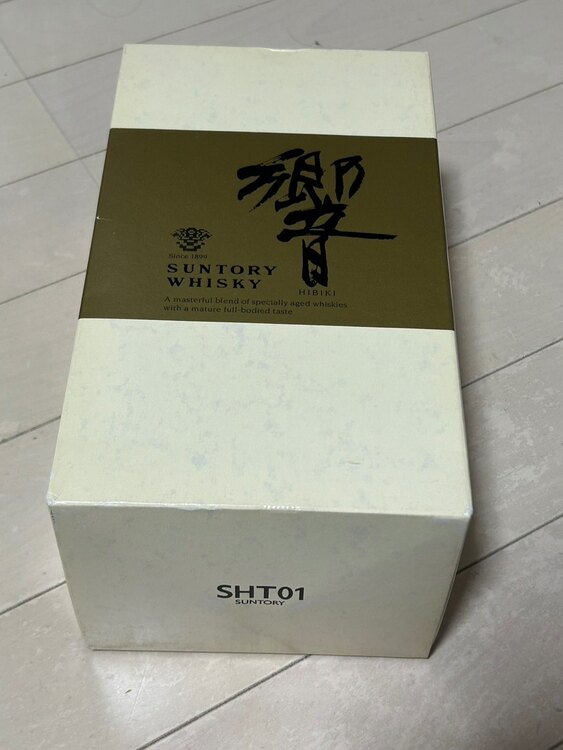 サントリーウイスキー響　ゴールドラベル（お酒）の商品画像 - 査定依頼日：2025年1月1日 - 最高査定価格：64,000円